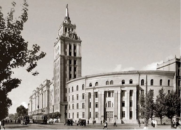 В ходе боёв за Воронеж в период 1942-1943 гг. здание ЮВЖД сильно пострадало и после войны было перестроено по проекту Н.В. Троицкого. После введения в строй в 1952 г. на здании появилась башня с часами.