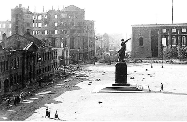 Площадь Ленина (20-летия Октября) в годы фашистской оккупации. 1942.