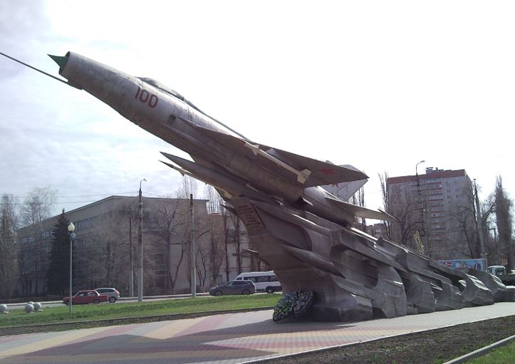 Памятник военным лётчикам, защищавшим небо Воронежа