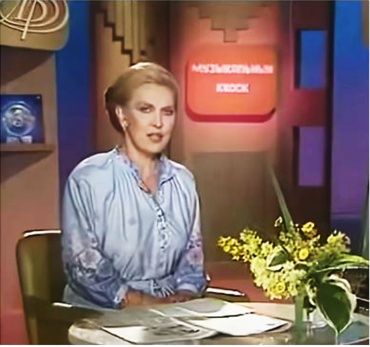 Элеонора Беляева ведёт передачу "Музыкальный киоск"